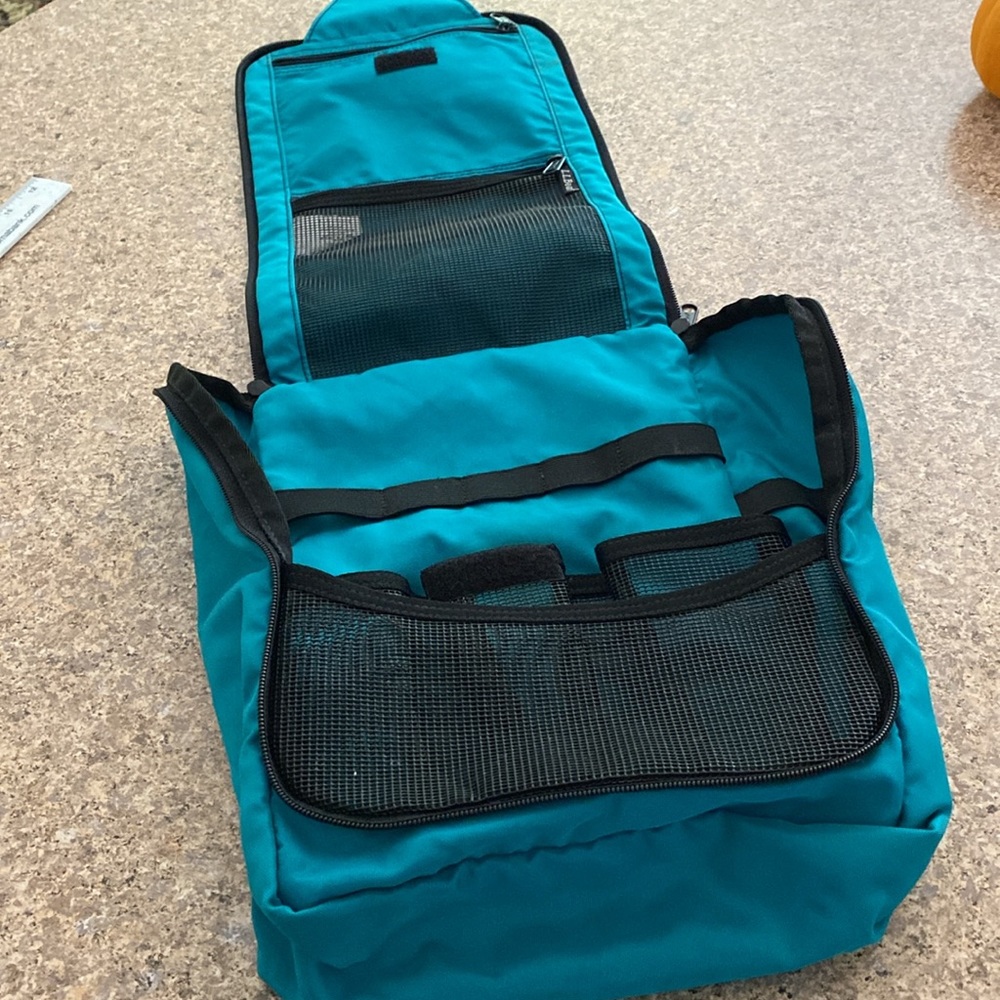 L.L. Bean Travel Toiletry Bag Shade of Blue or Green - Picture 11 of 17